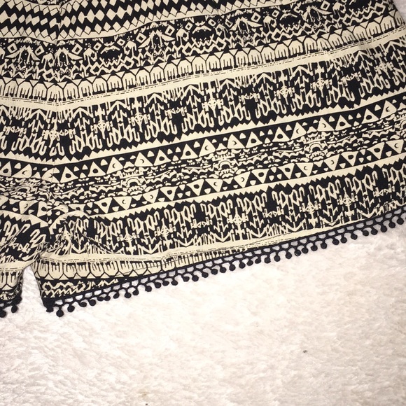 Black and tan patterned shorts - Picture 5 of 5